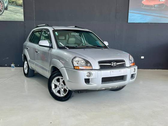 HYUNDAI TUCSON 2.0 MPFI GLS 16V 143CV 2WD FLEX 4P AUTOMÁTICO HYUNDAI TUCSON 2.0 MPFI GLS 16V 143CV 2WD FLEX 4P AUTOMÁTICO